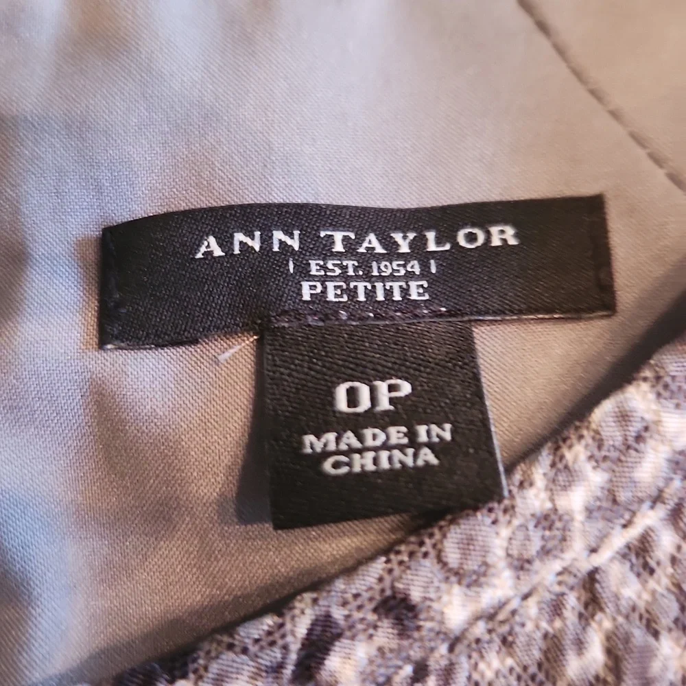 28. Ann Taylor,  Women's dress Petite,  Size  OP,  Snake skin design - Picture 6 of 11